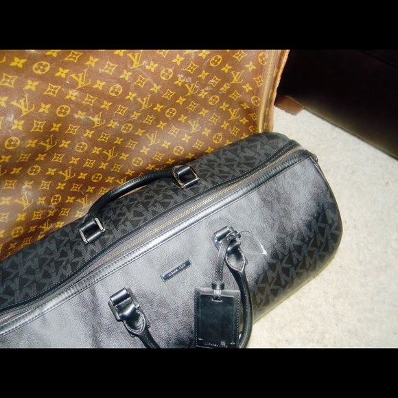 BRAND NEW MK JET SET DUFFLE - Picture 1 of 2